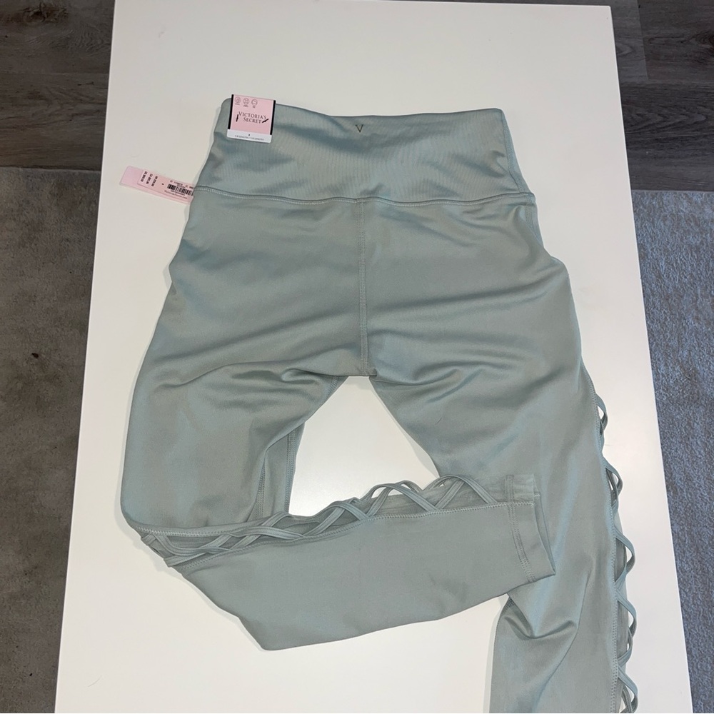 victoria secret leggings ☀️

the incredible essential leggings